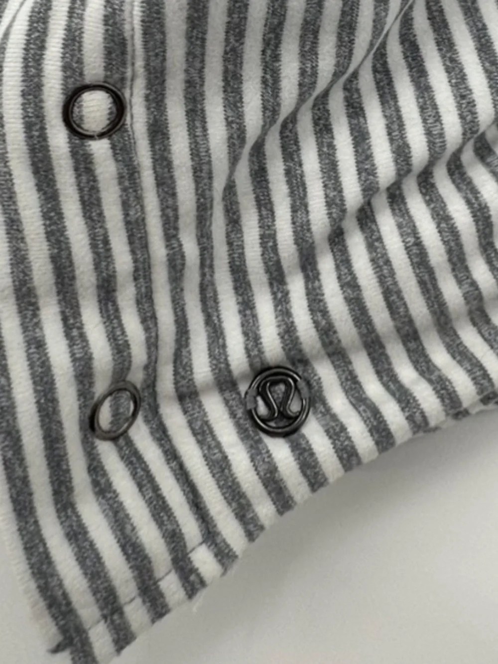 ❤️… Lululemon Grey Stripe Vinyasa Snap Scarf